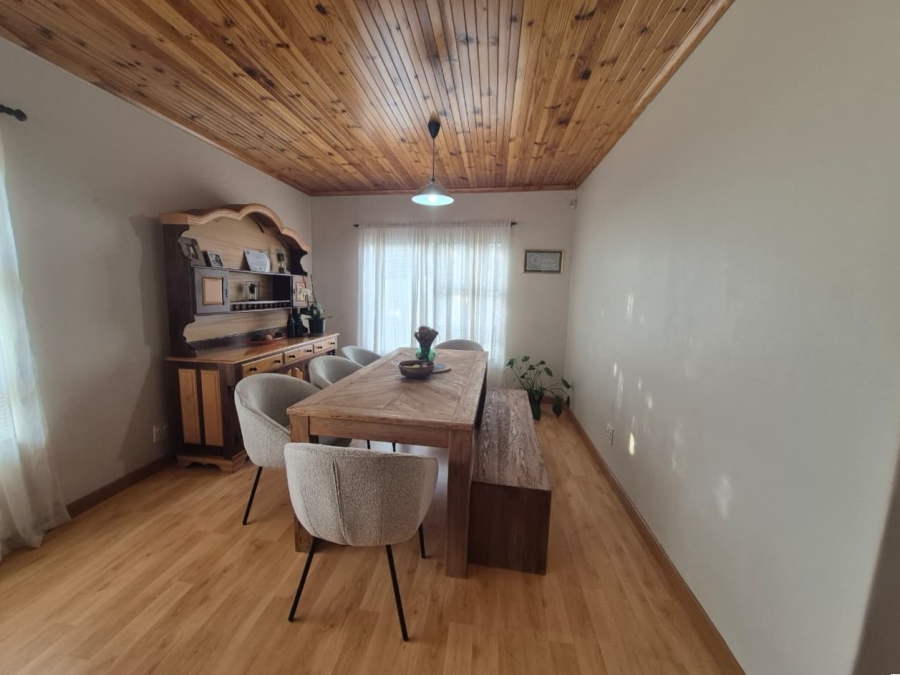 4 Bedroom Property for Sale in Langerug Western Cape